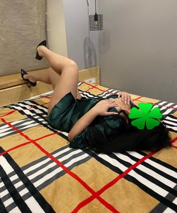 Страстная шатенка с изысканными формами ждет тебя для ярких и незабываемых встреч. Позволь себе немного роскоши и наслаждения в моих обворожительных объятиях. 5015, 40 лет